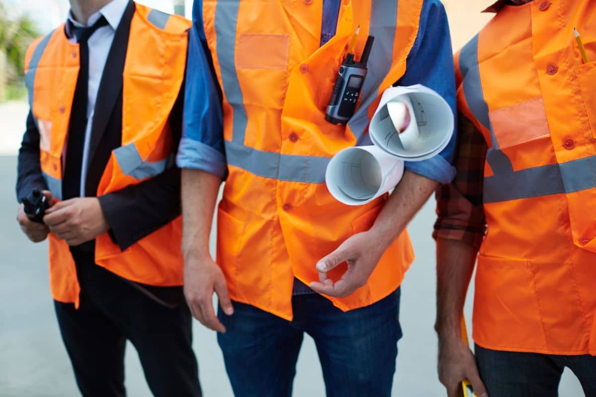 essential workwear 6 - Uniform Policy in the UK: Current Standards and Impact